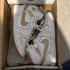 Nike White and Gold Sneakers